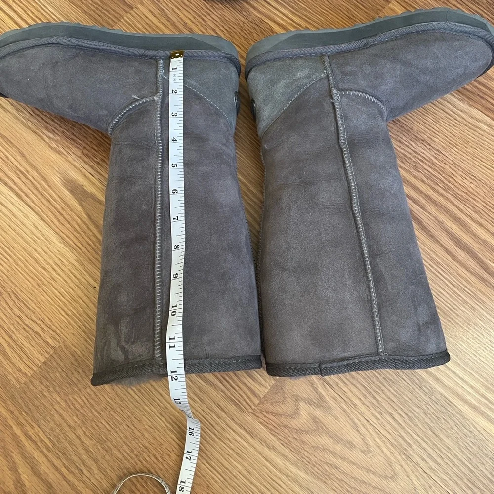 EMU Australia Gray  Women's Suede Waterproof Sheepskin Boots US W 6/ M5